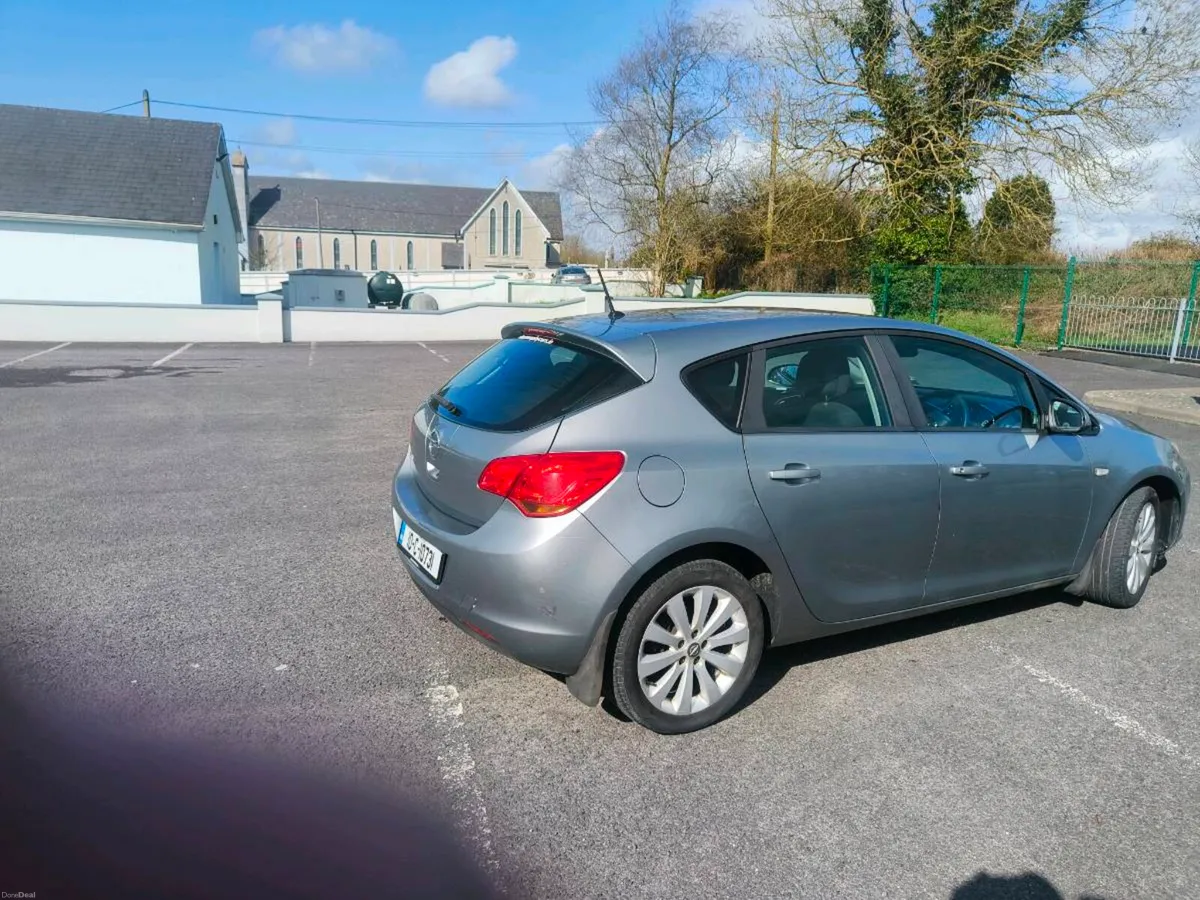 Opel Astra 2010 petrol 1.4 - Image 4