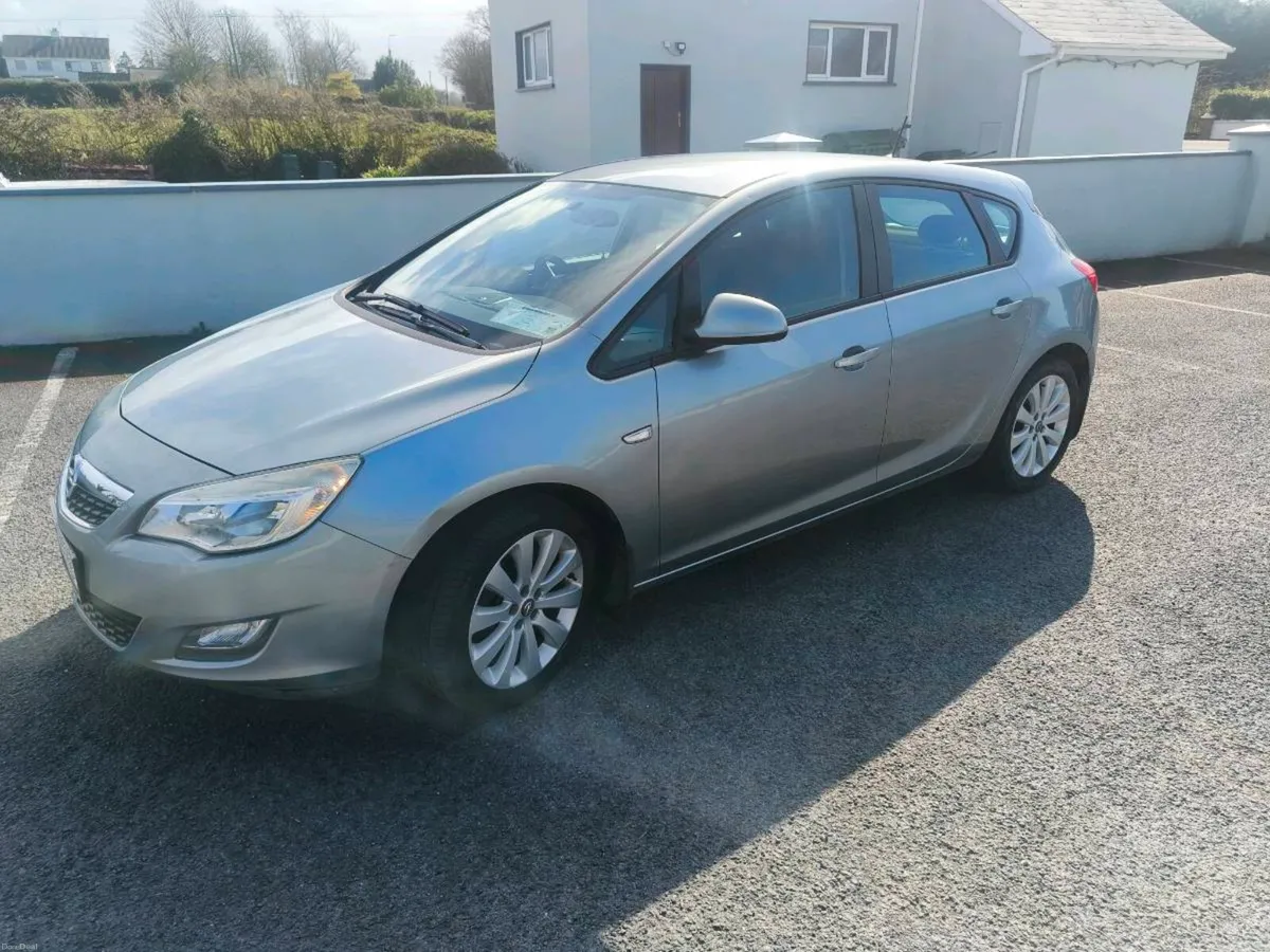Opel Astra 2010 petrol 1.4 - Image 6