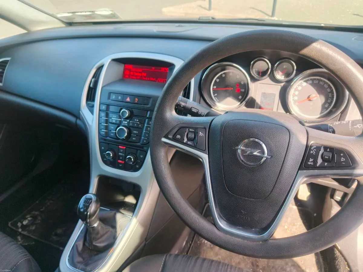 Opel Astra 2010 petrol 1.4 - Image 1