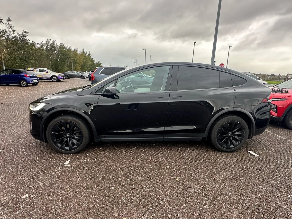 Tesla Model X - Image 1