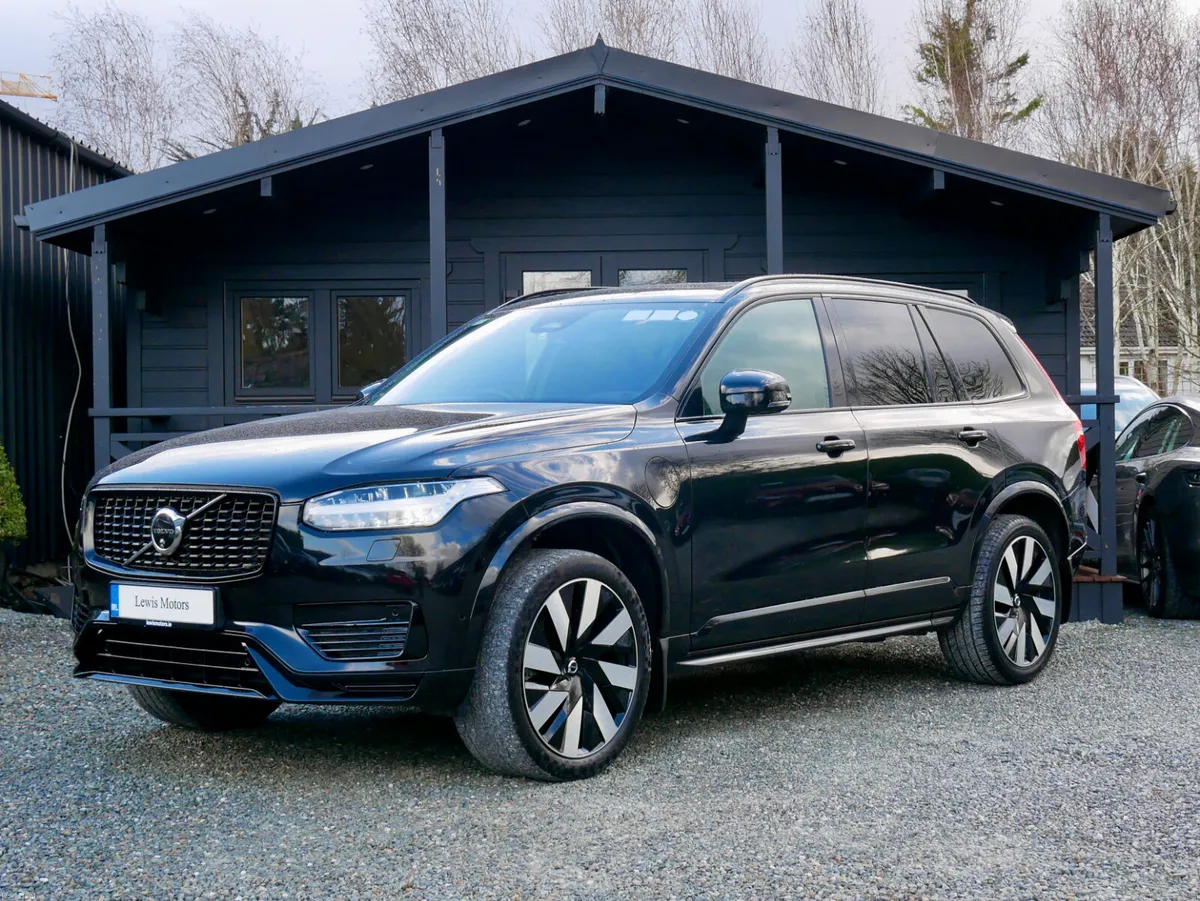 2024 Volvo XC90 T8 PLUS Dark Theme - Image 3