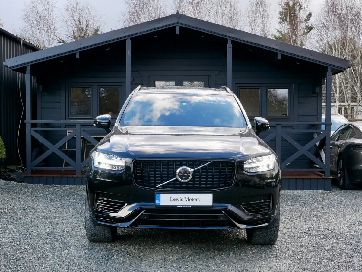 2024 Volvo XC90 T8 PLUS Dark Theme - Image 2