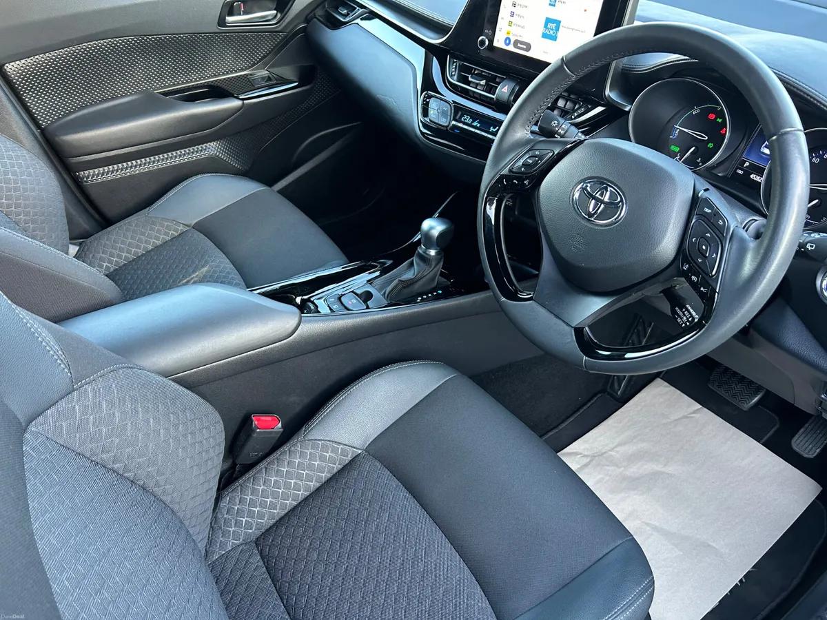 2023 Toyota Chr Sport Hybrid Automatic - Image 3