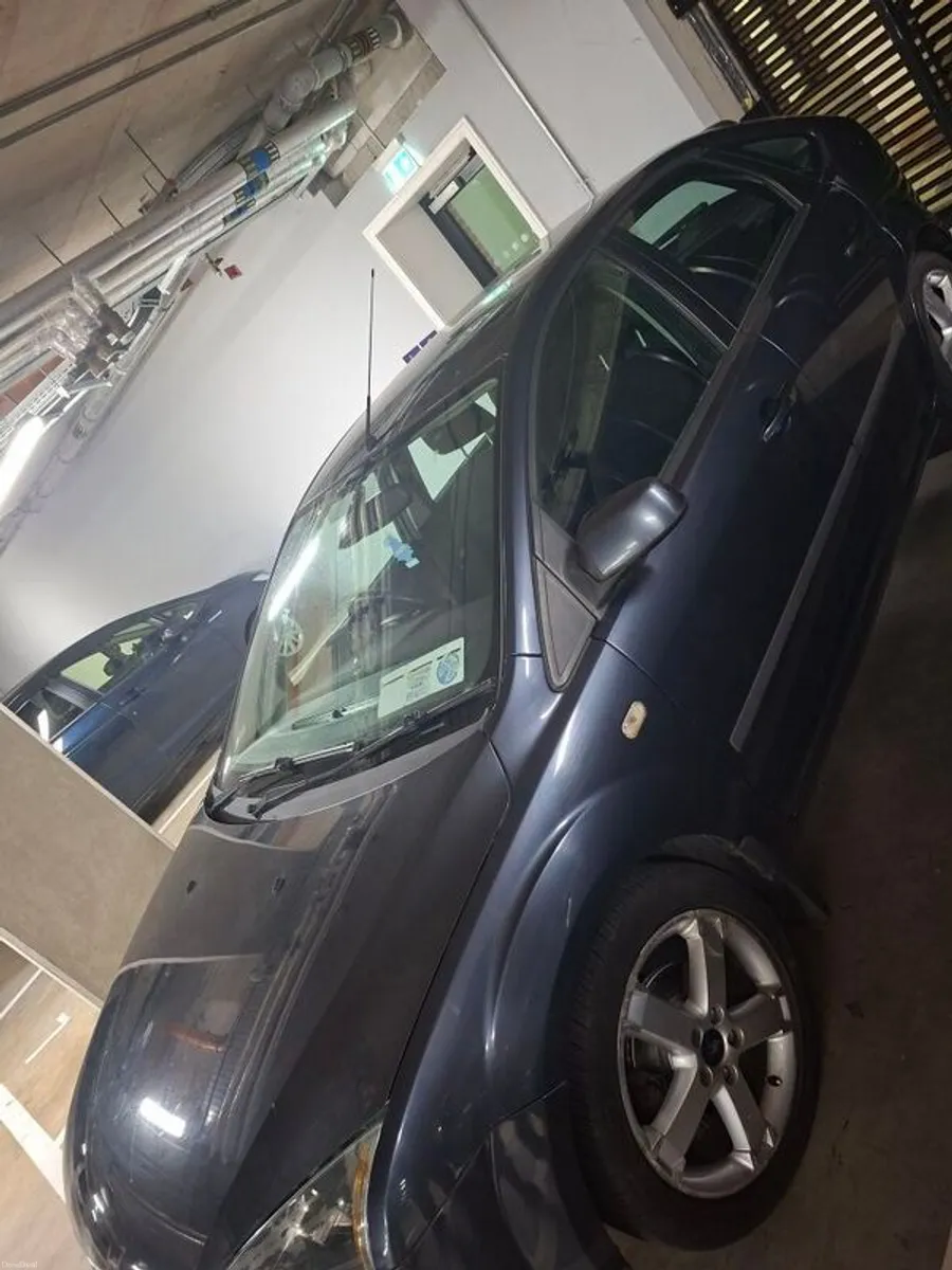 2007 Ford Focus - Image 2