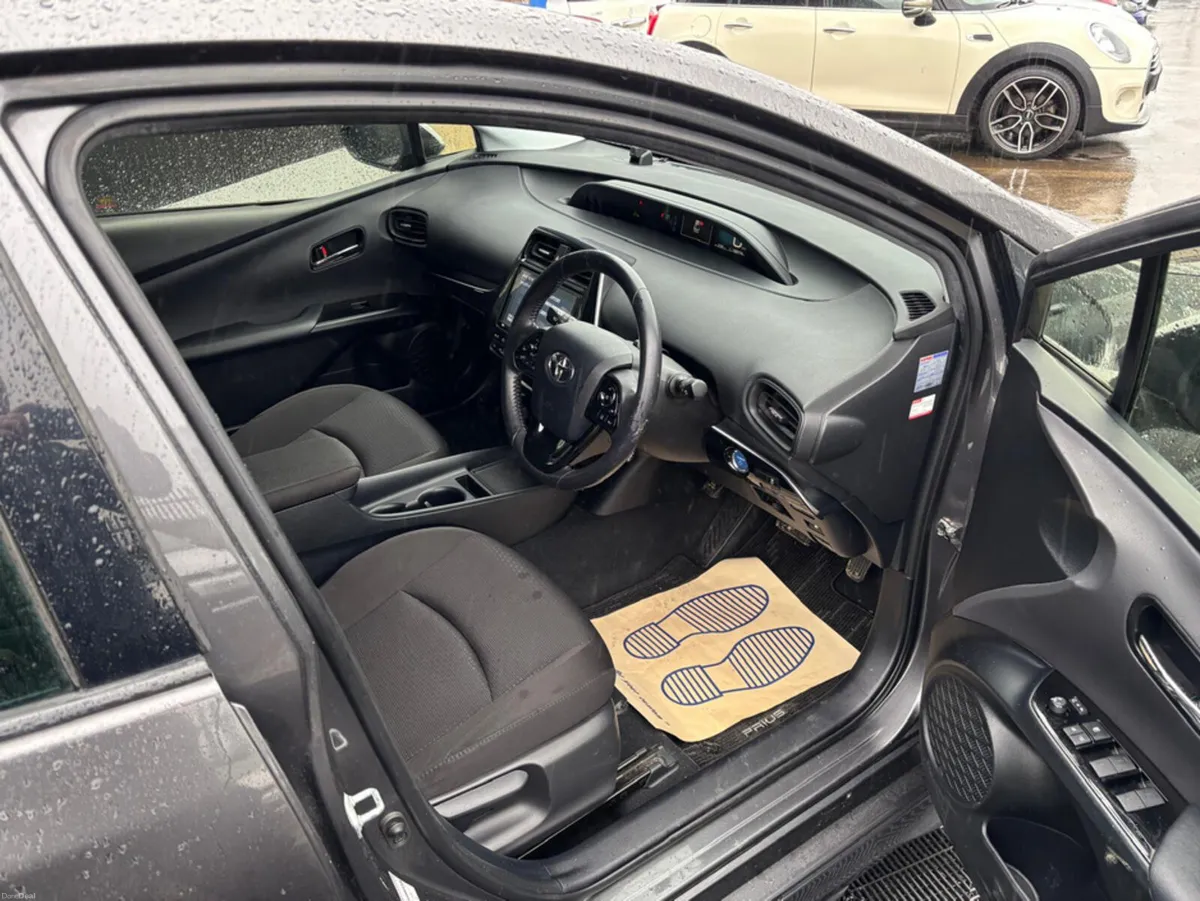 Toyota Prius TOURING EDITION SELF CHARGING HYBRID - Image 4