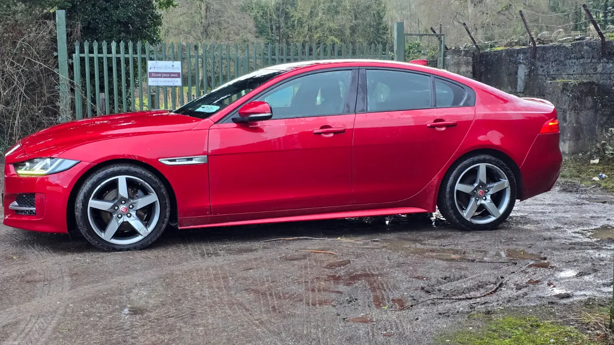 2017 Jaguar XE 2.0D 180BHP R DESIGN - Image 3