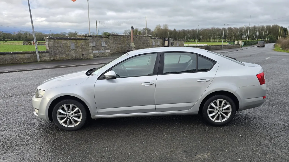 2012 Skoda Octavia 1.6 diesel manual - Image 3