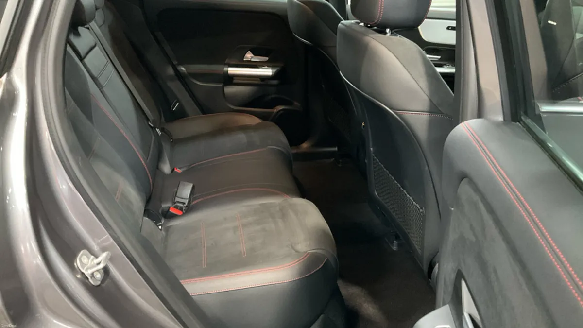 2024 MERCEDES-BENZ EQA 300 AMG LINE 4MATIC - Image 4