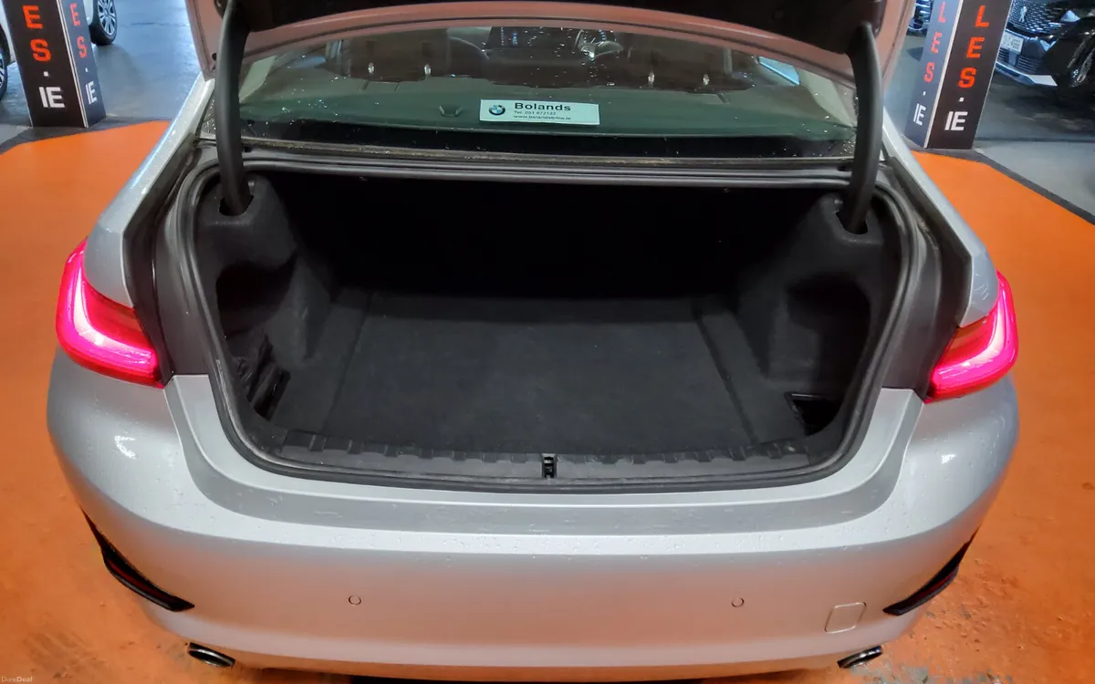 BMW 3-Series 2020 - Image 4