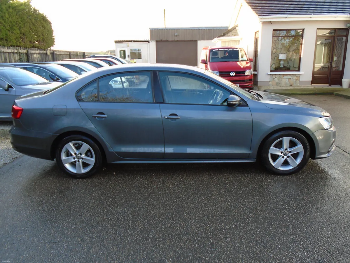 Volkswagen Jetta 2015,2lt 110-bhp,Comfortline,Fogs - Image 2