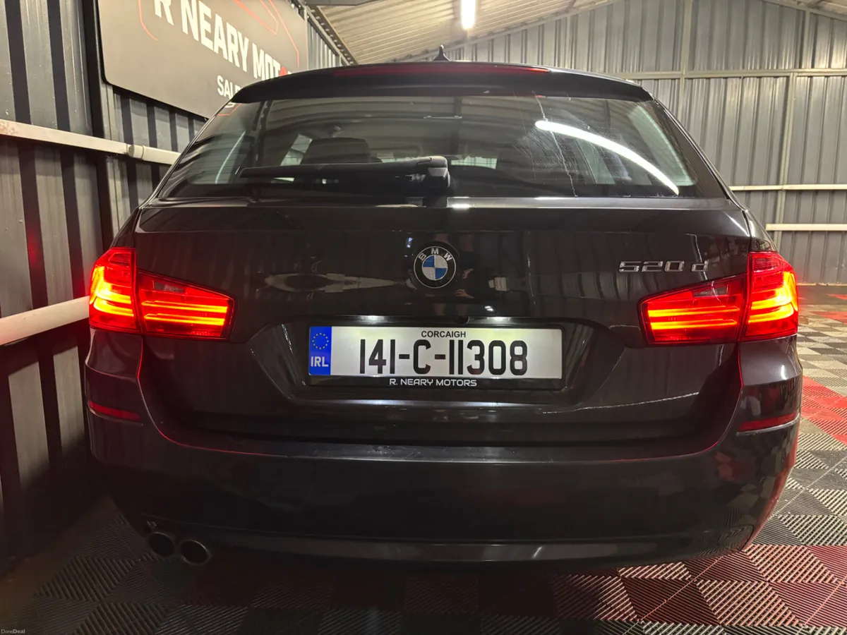 2014 BMW 5-Series 520D SE Estate Manual - Image 2