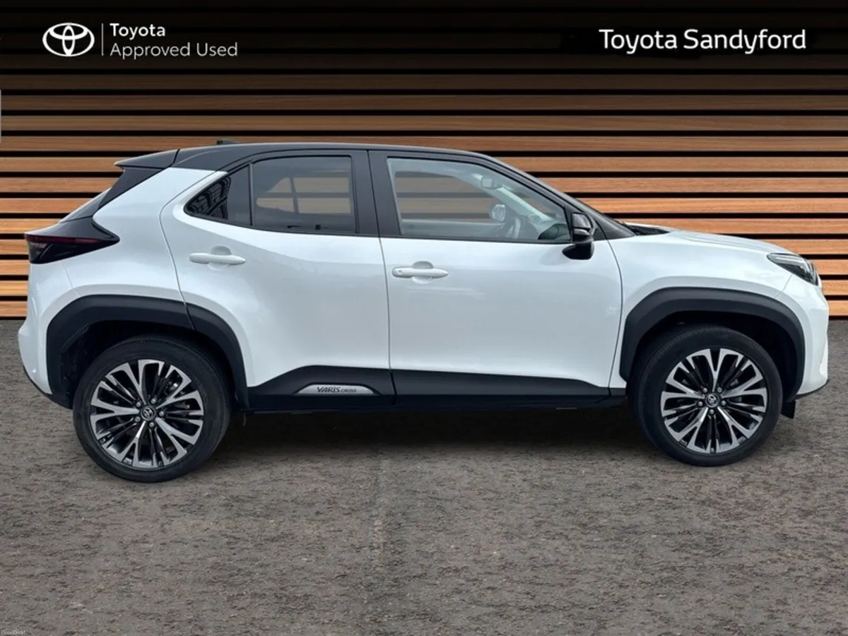Toyota Yaris Cross SOL TOP SPEC HYBRID AUTO // REA - Image 3