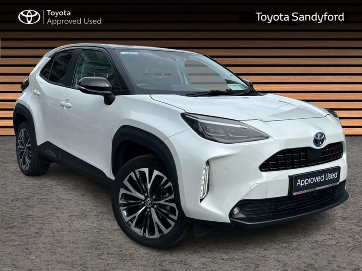 Toyota Yaris Cross SOL TOP SPEC HYBRID AUTO // REA - Image 1