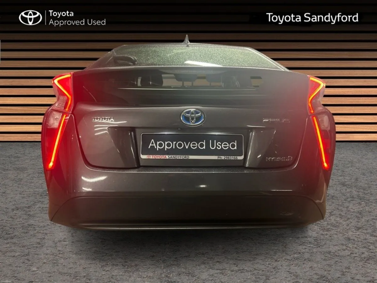 Toyota Prius HYBRID LUXURY AUTO // LEATHER HEATED - Image 4