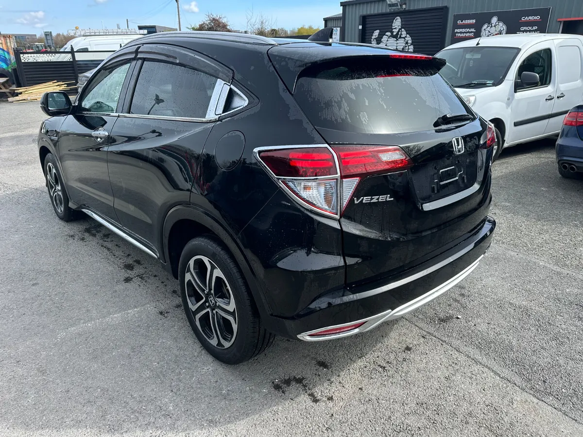 2015 Honda Vezel 1.5LHybrid Beige Leather Interior - Image 3