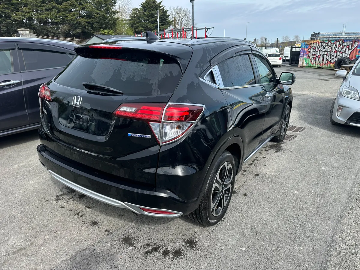 2015 Honda Vezel 1.5LHybrid Beige Leather Interior - Image 4