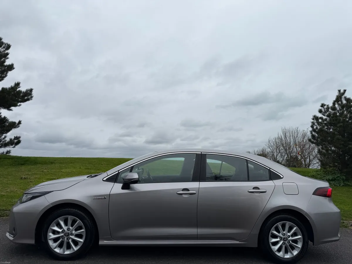 Toyota Corolla 2021 LUNA SALOON HYBRID IRISH CAR - Image 4