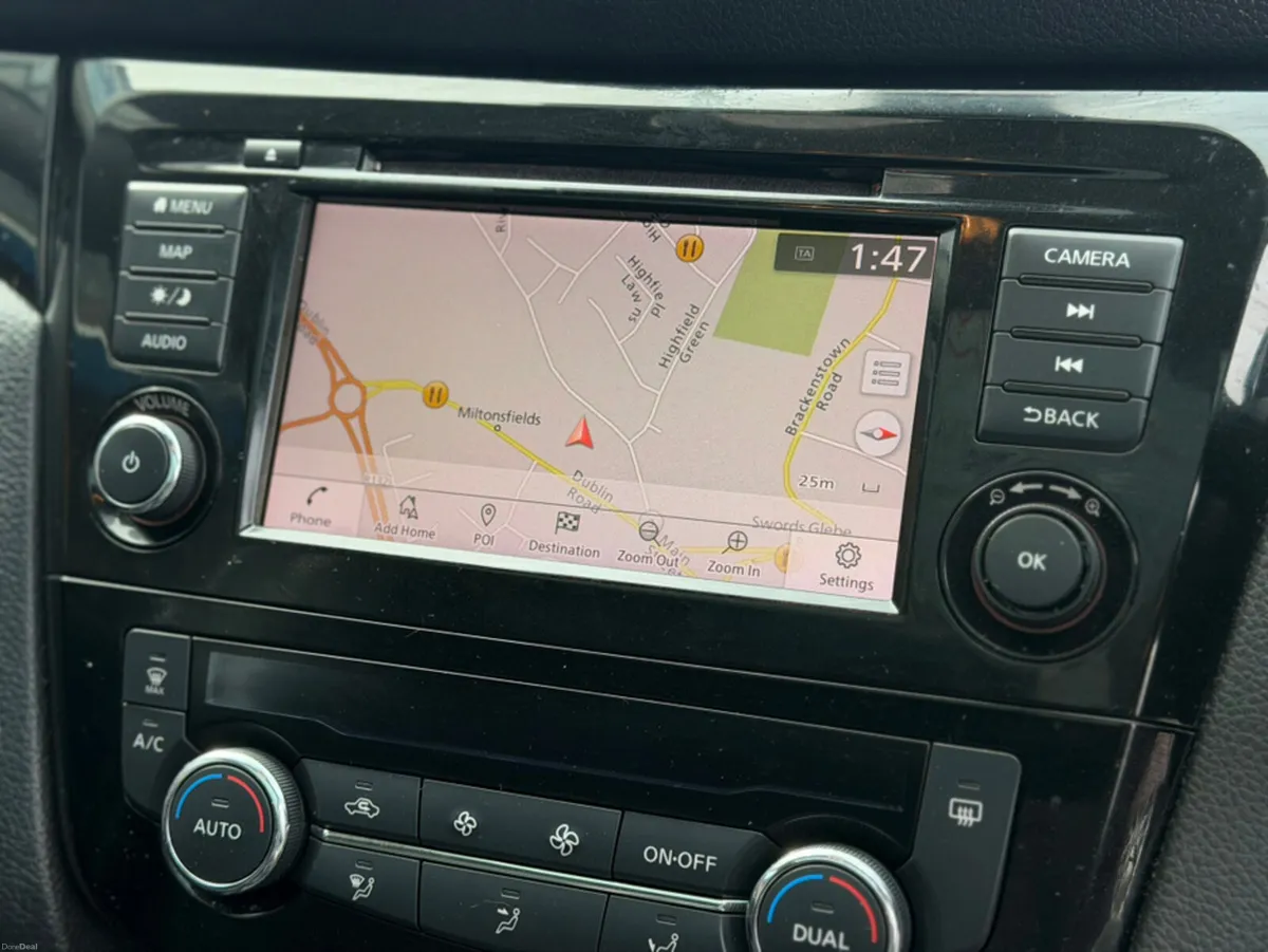 Nissan Qashqai 1.3 P SV 5DR - PANROOF - FULL SERVI - Image 4