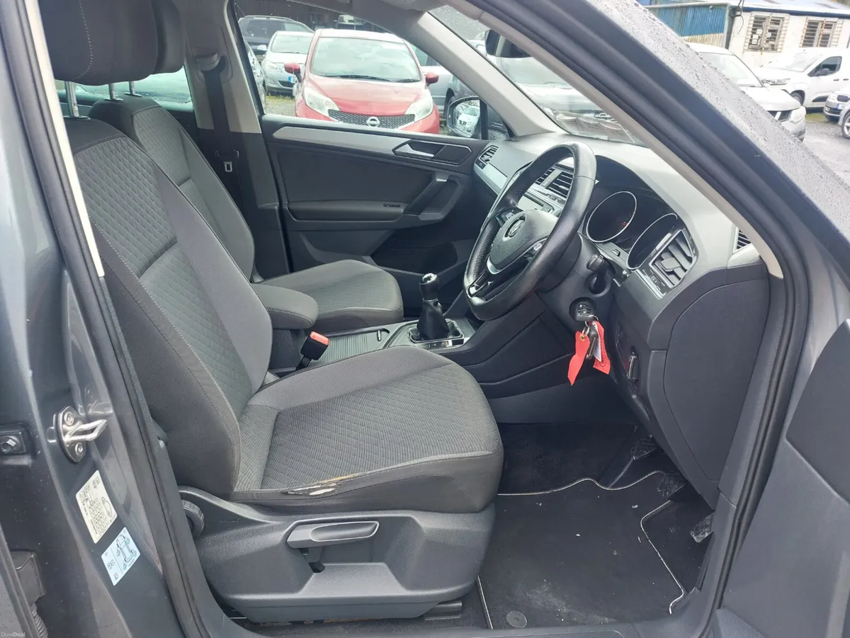 Volkswagen Tiguan 2017 - Image 2