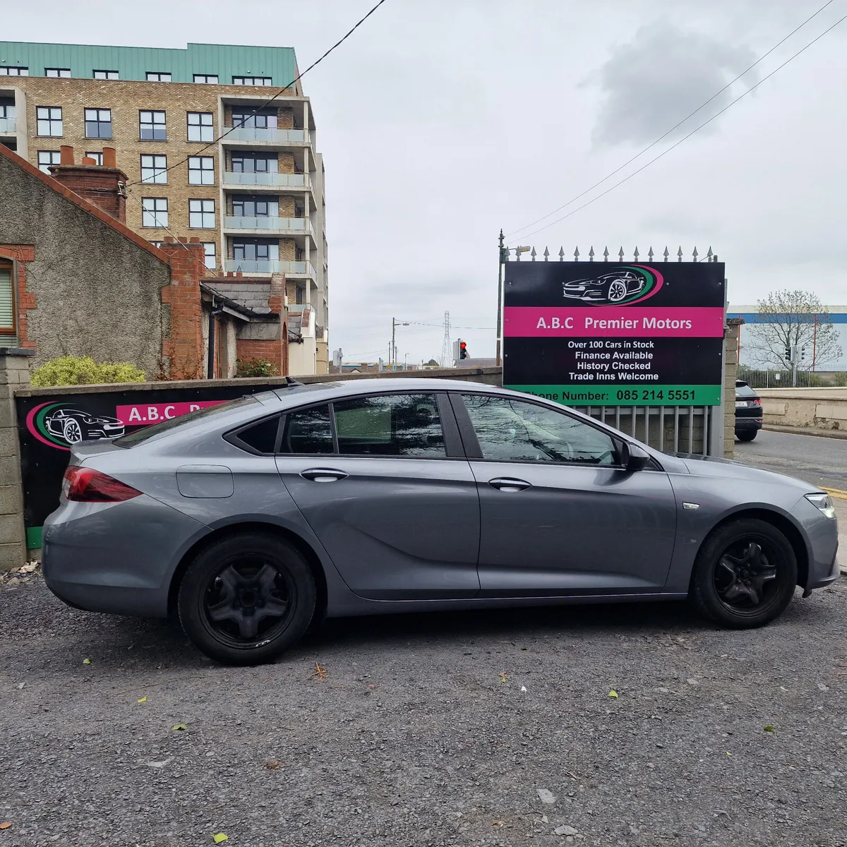 Opel Insignia 2021 Low miles Only 100k km - Image 3
