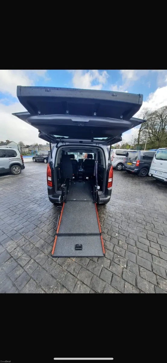 Wheelchair Accessible Peugeot Rifter 2025 - Image 4