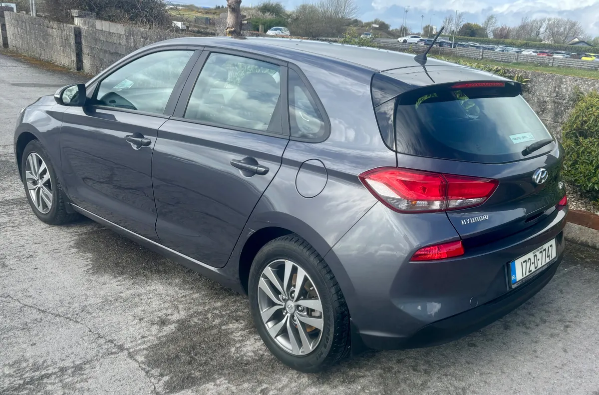 2017 Hyundai i30 1.4L Petrol Delux Low KMS - Image 4