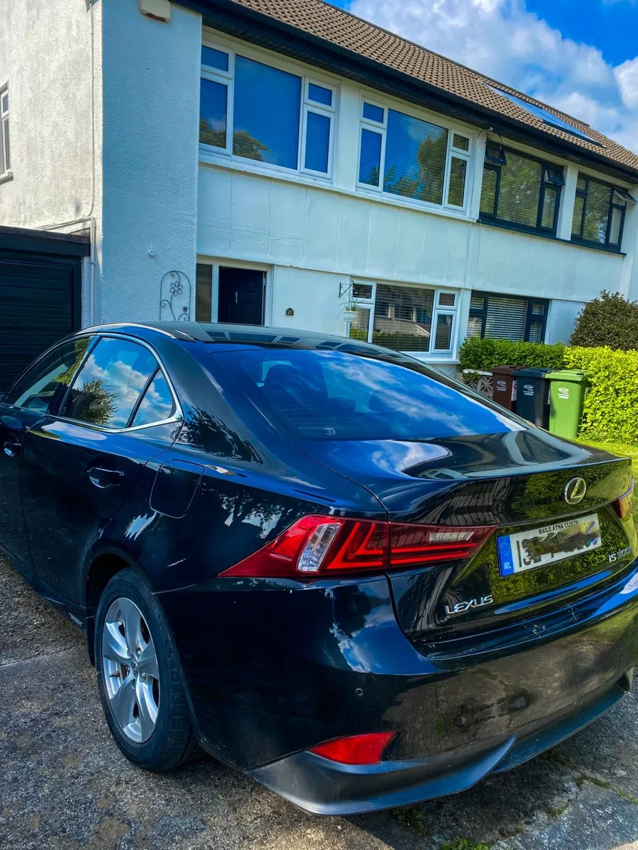 Lexus IS 300h - Image 3