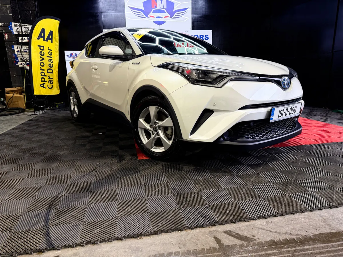 2019 Toyota C-hr Hybrid - Image 2