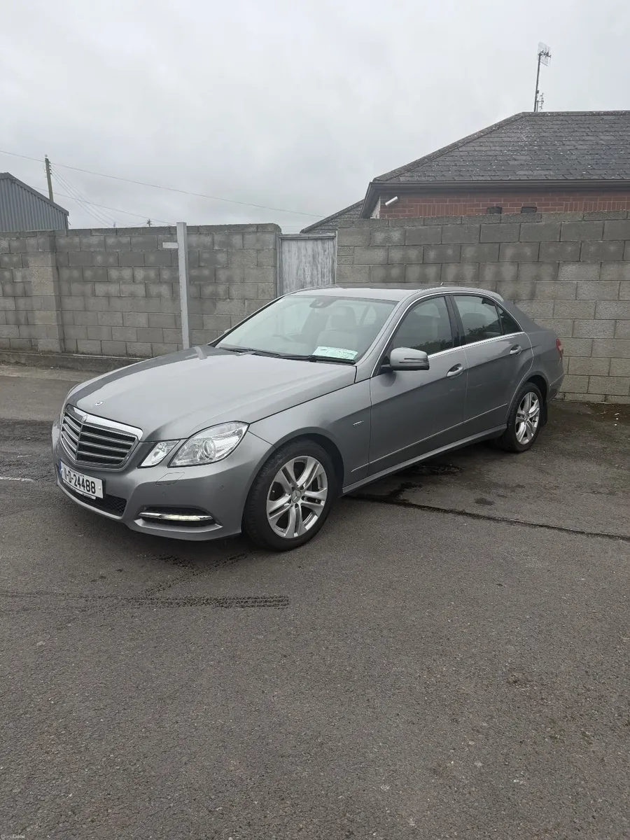 Mercedes-Benz E-Class 2011 - Image 1
