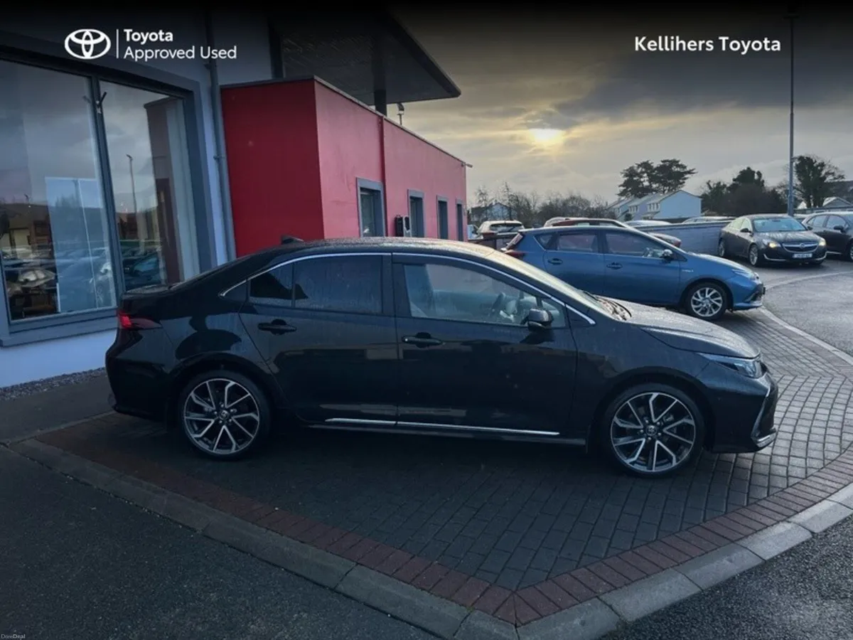 Toyota Corolla COROLLA SALOON SOL - Image 3