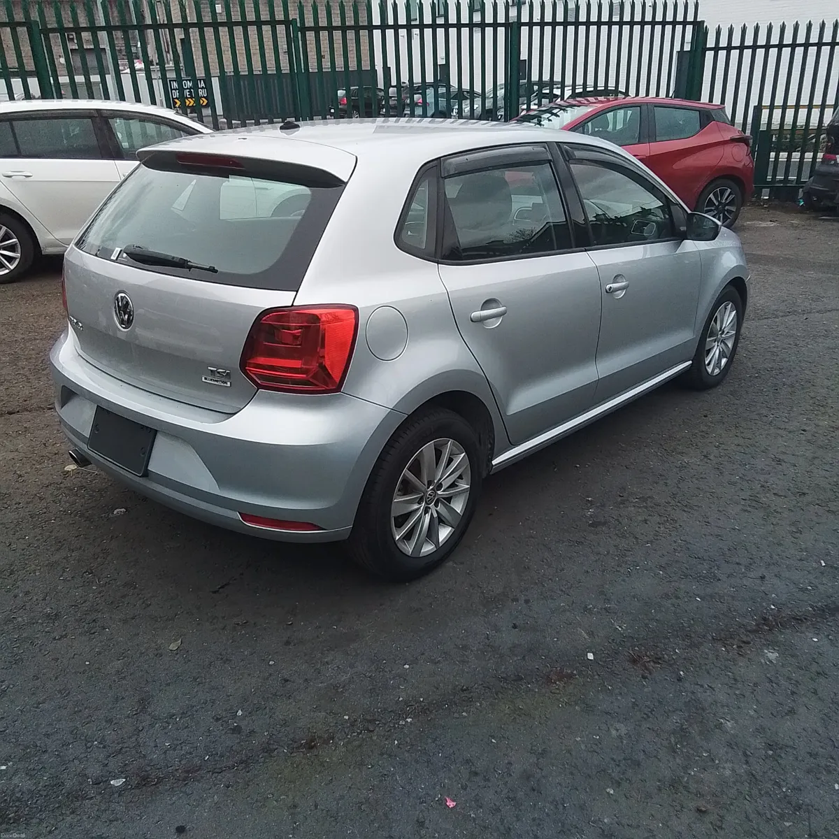 Volkswagen Polo 2015 automatic - Image 5