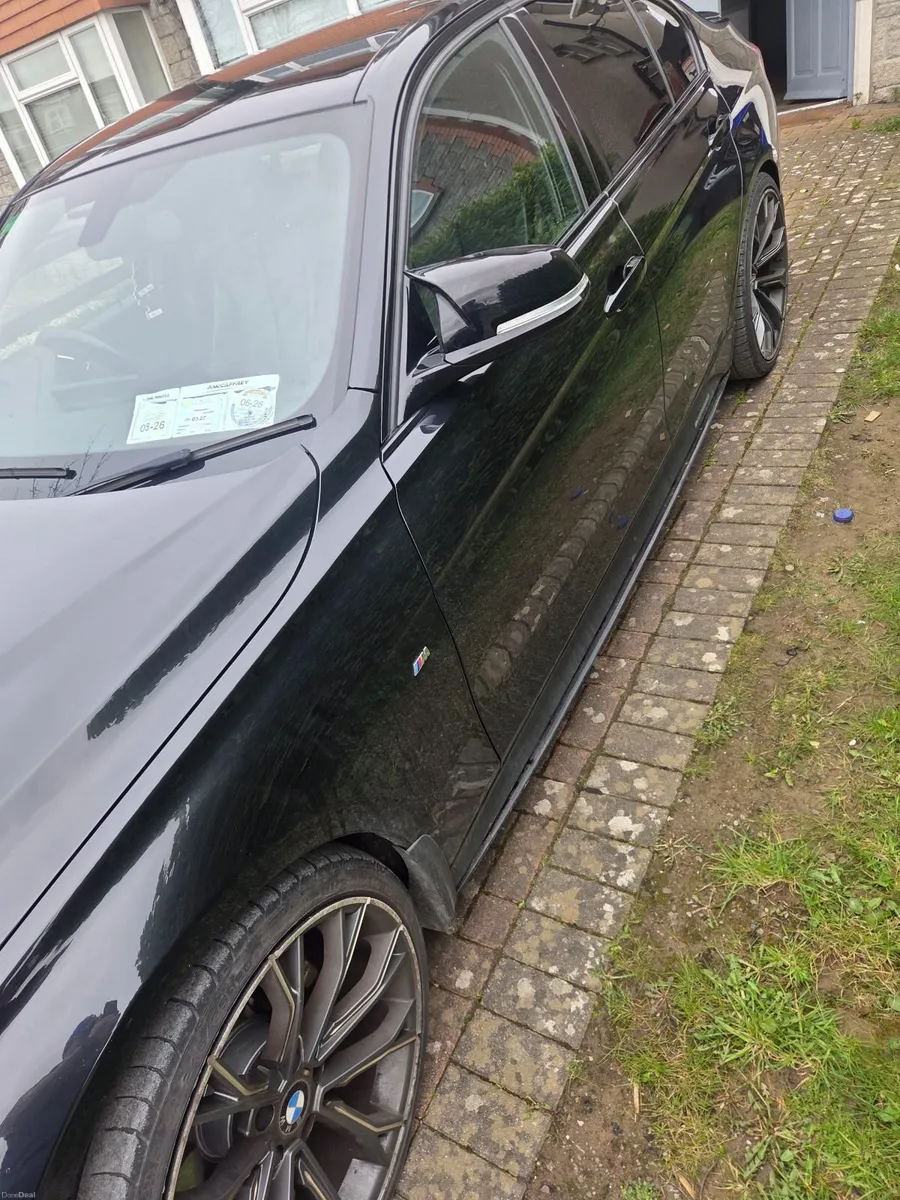 BMW 3-Series 2019 - Image 3