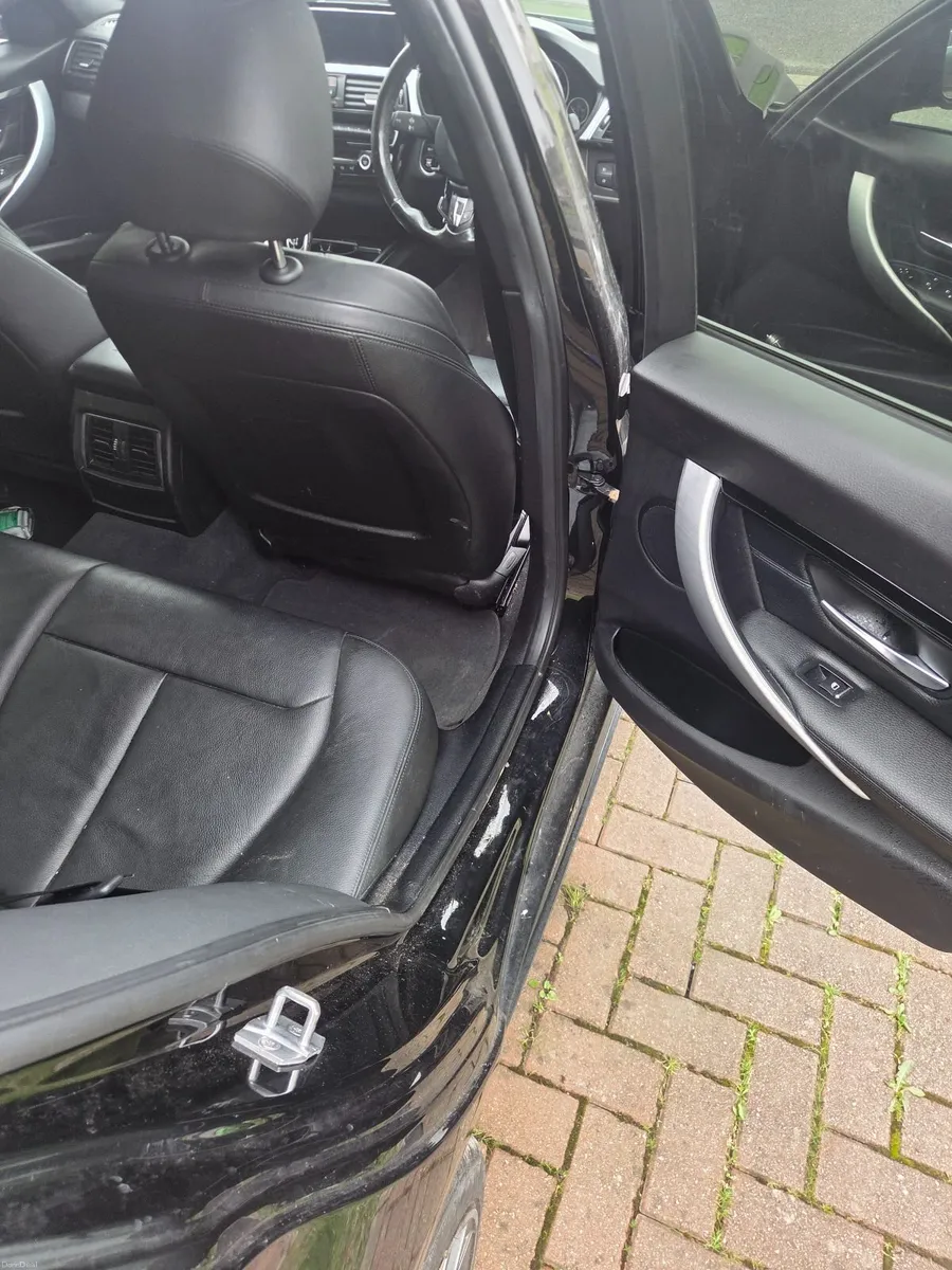 BMW 3-Series 2019 - Image 4