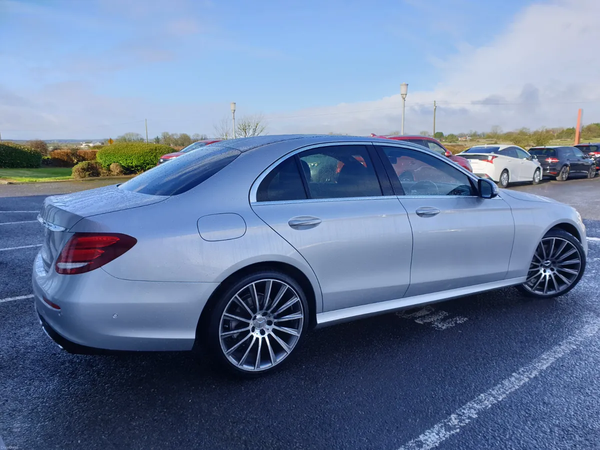 Mercedes-Benz E220D AMG LINE - Image 6