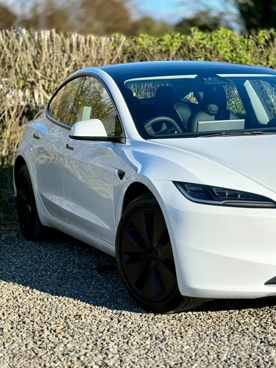 2025 Tesla Model 3 RWD Automatic 62.5 kWh Battery - Image 4