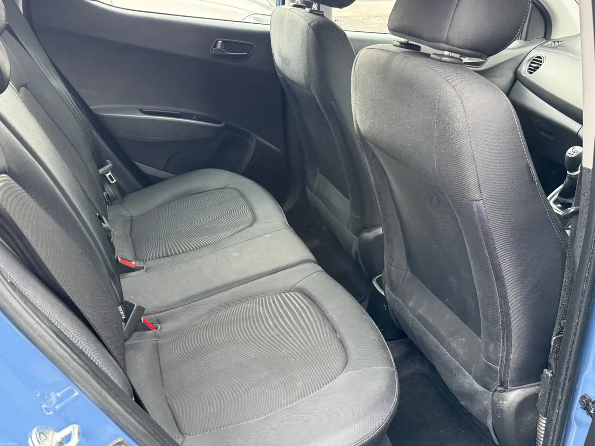 Hyundai i10 Lovely little City car - Image 3