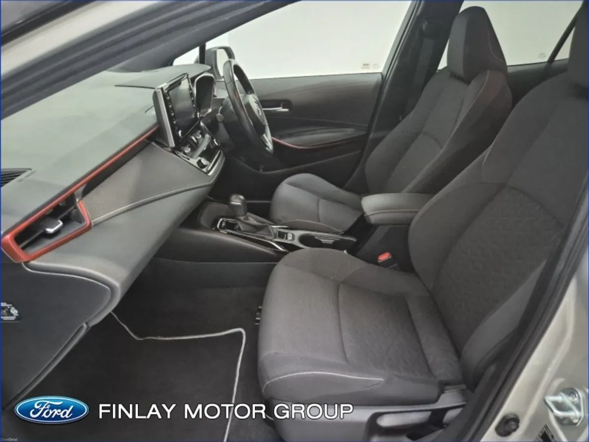 Toyota Corolla 1.8 Hybrid Luna Sport Hatchback - Image 4