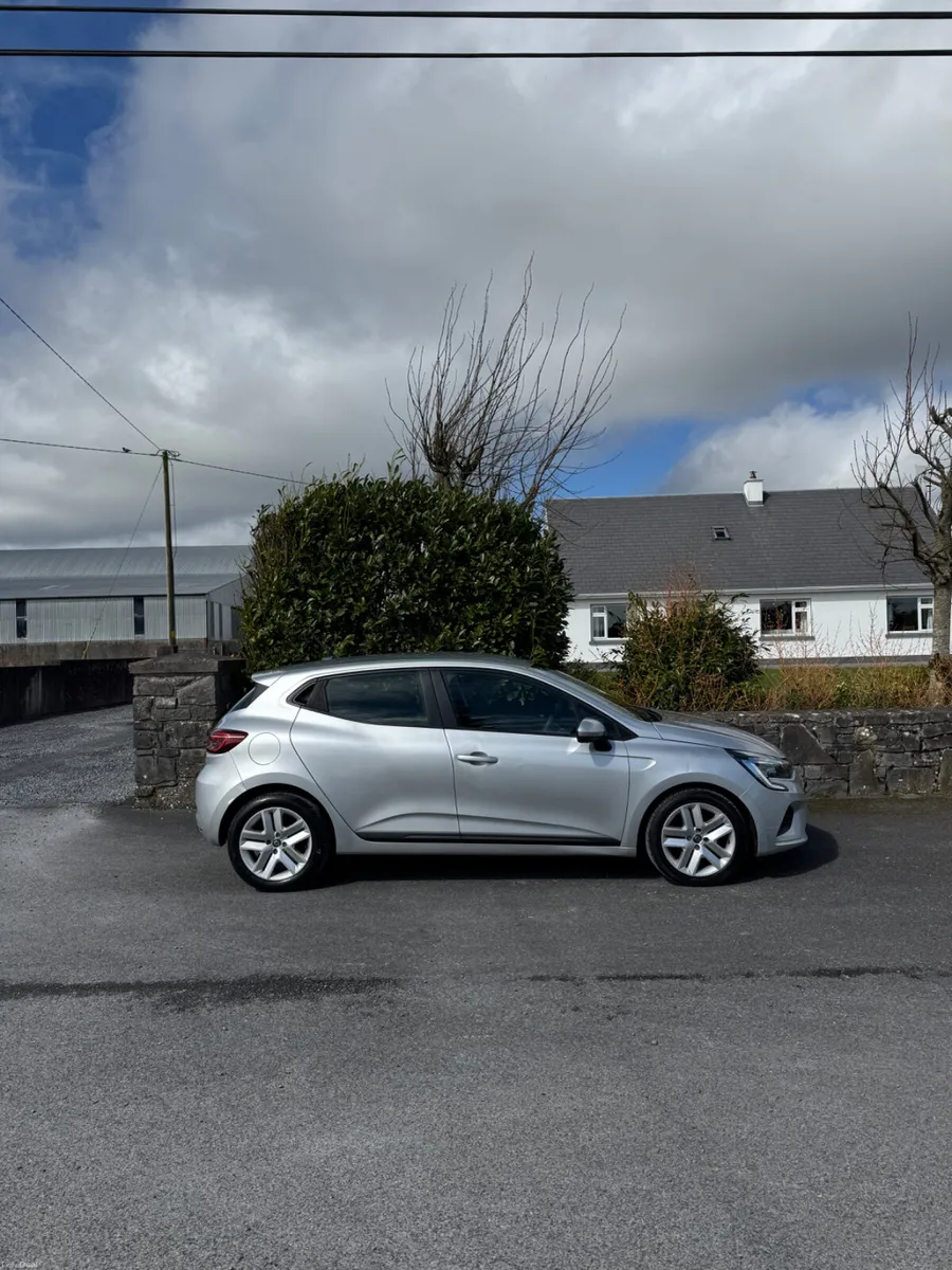 Renault Clio 2022 - Image 2