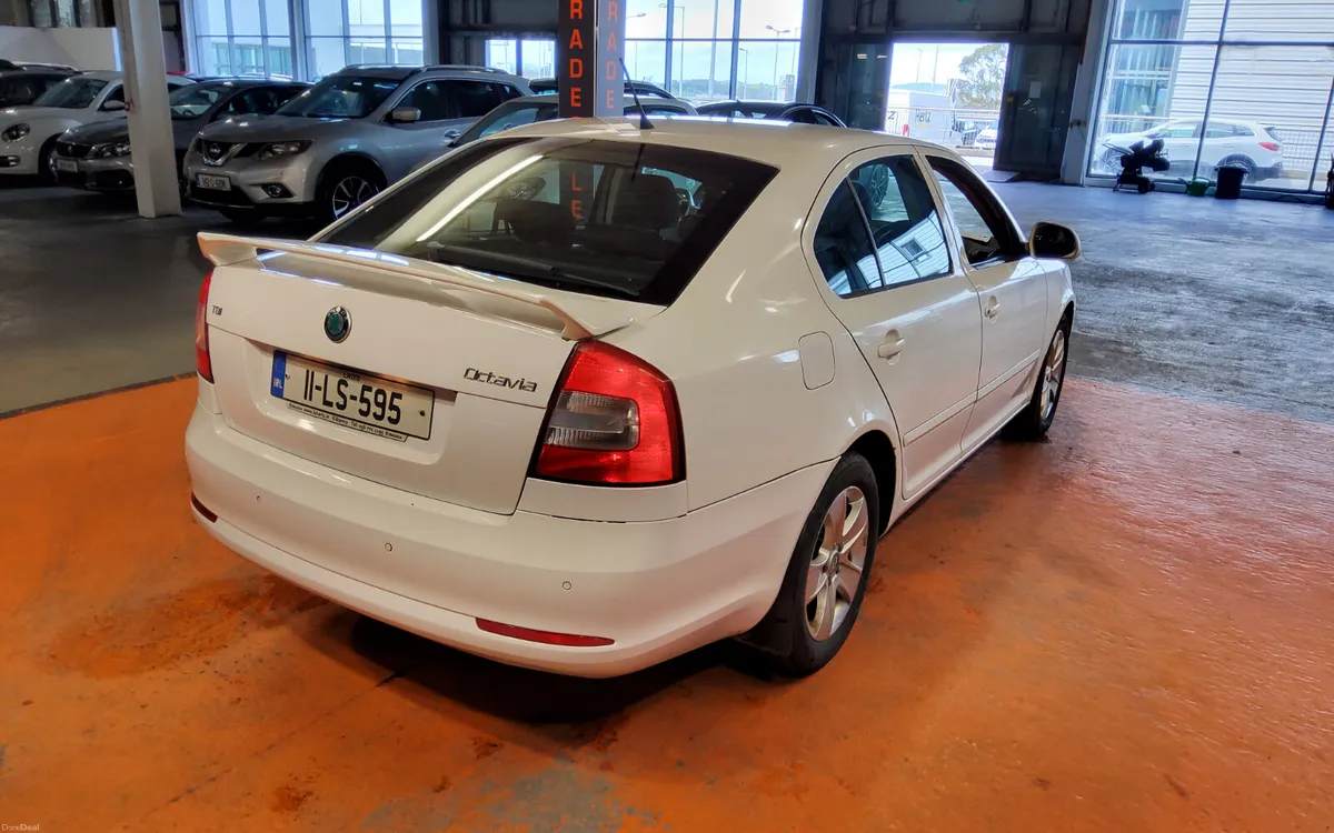 Skoda Octavia 2011 - Image 4