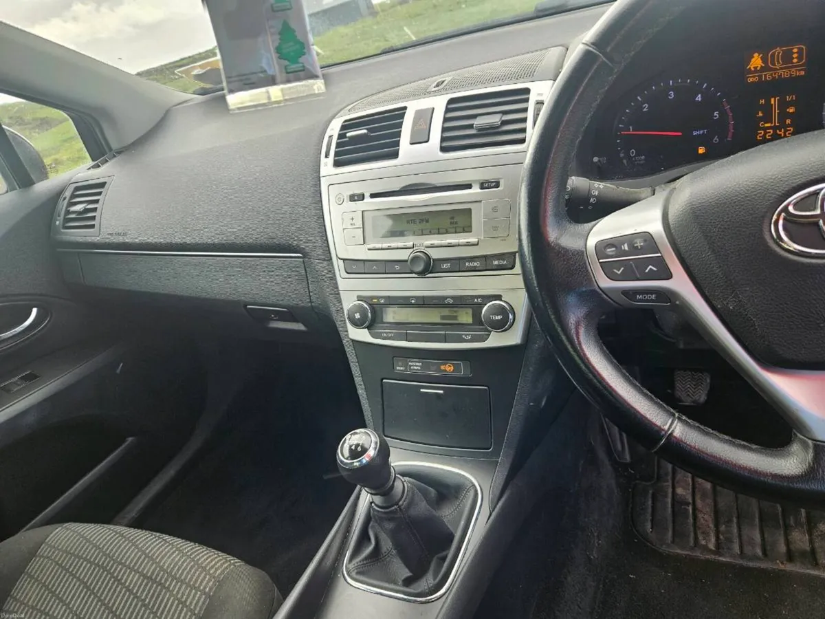 TOYOTA AVENSIS - Image 4