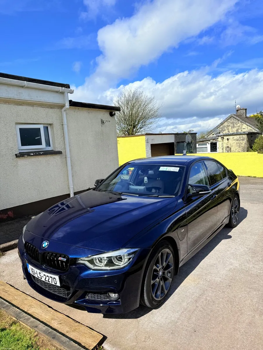 BMW 330e M Sport | CarPlay | New Tyres - Image 1