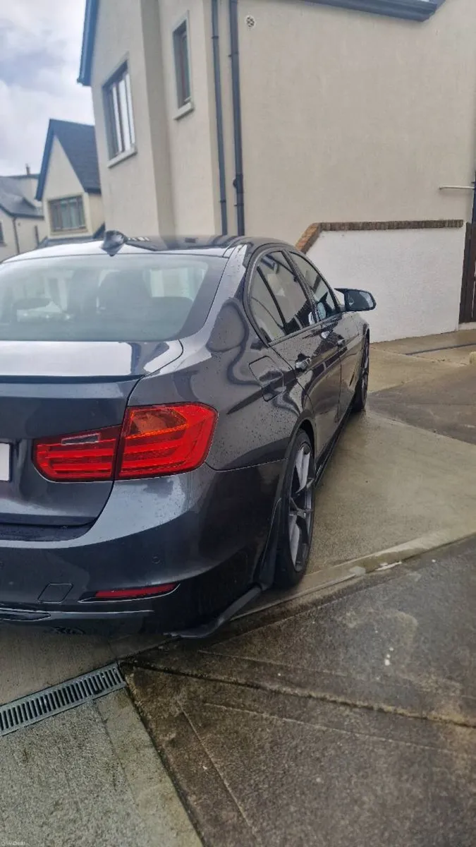Bmw F30 2013 sport 2.0L - Image 3