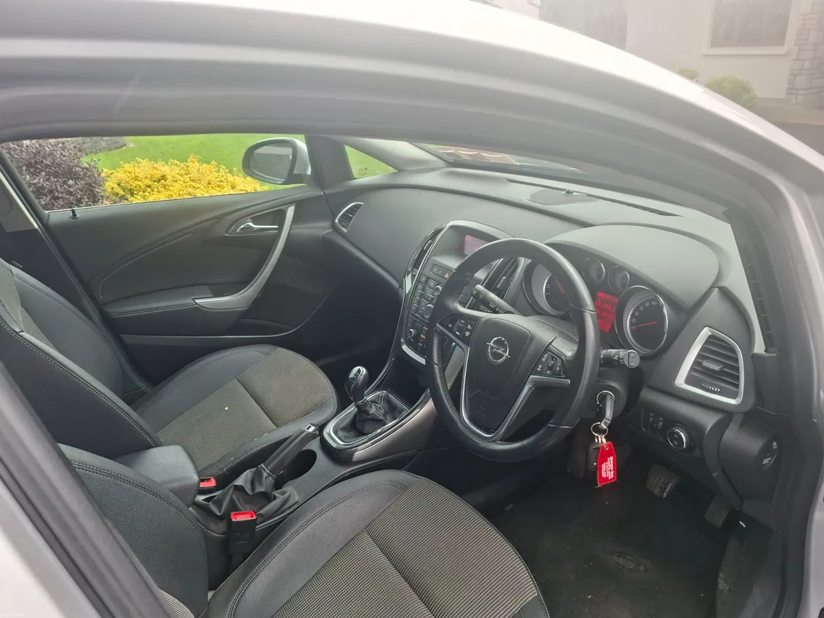 Opel Astra 2013 - Image 4