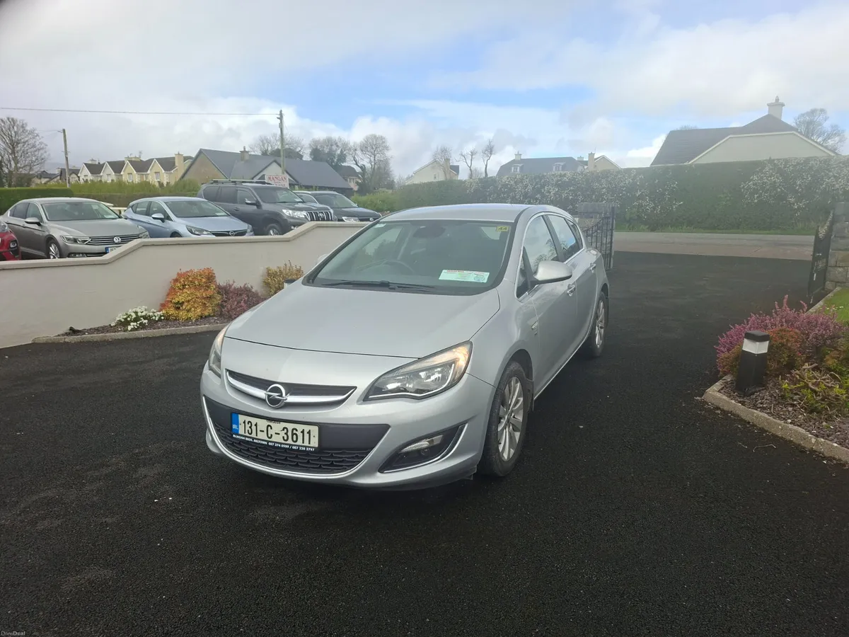 Opel Astra 2013 - Image 2