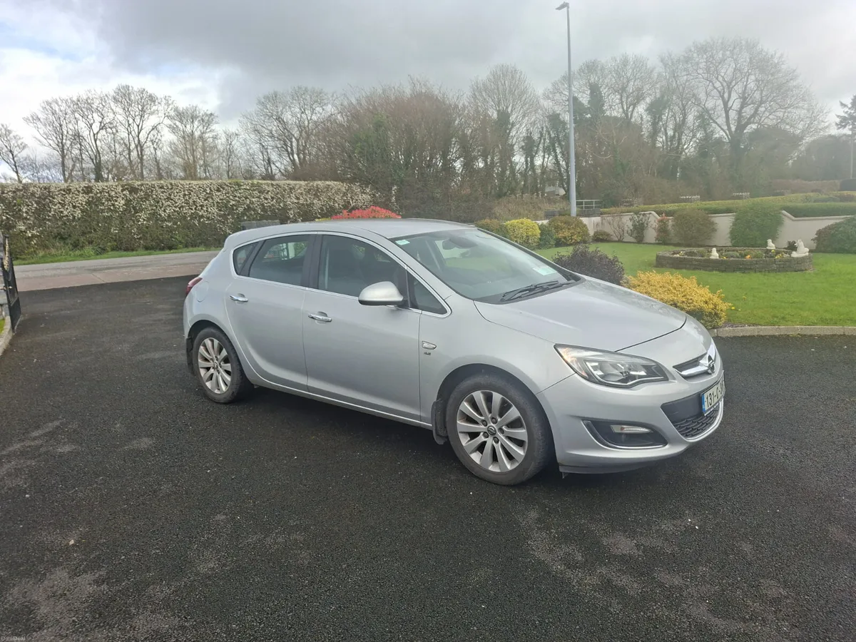 Opel Astra 2013 - Image 1