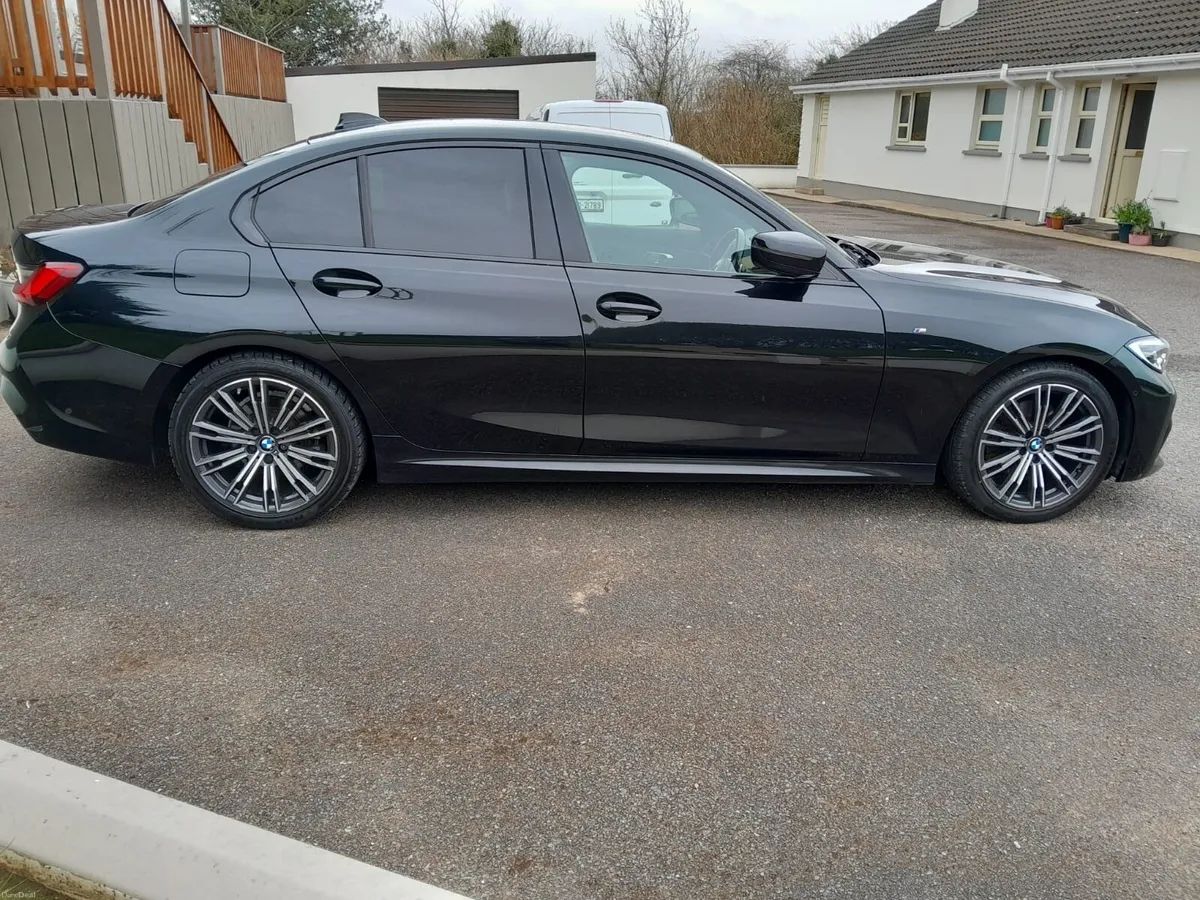 BMW 3-Series 2020 - Image 2