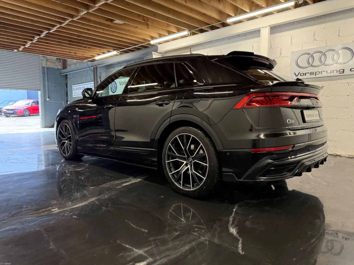 2022 Audi Q8 S-Line Black Edition 55TFSI E Quattro - Image 5