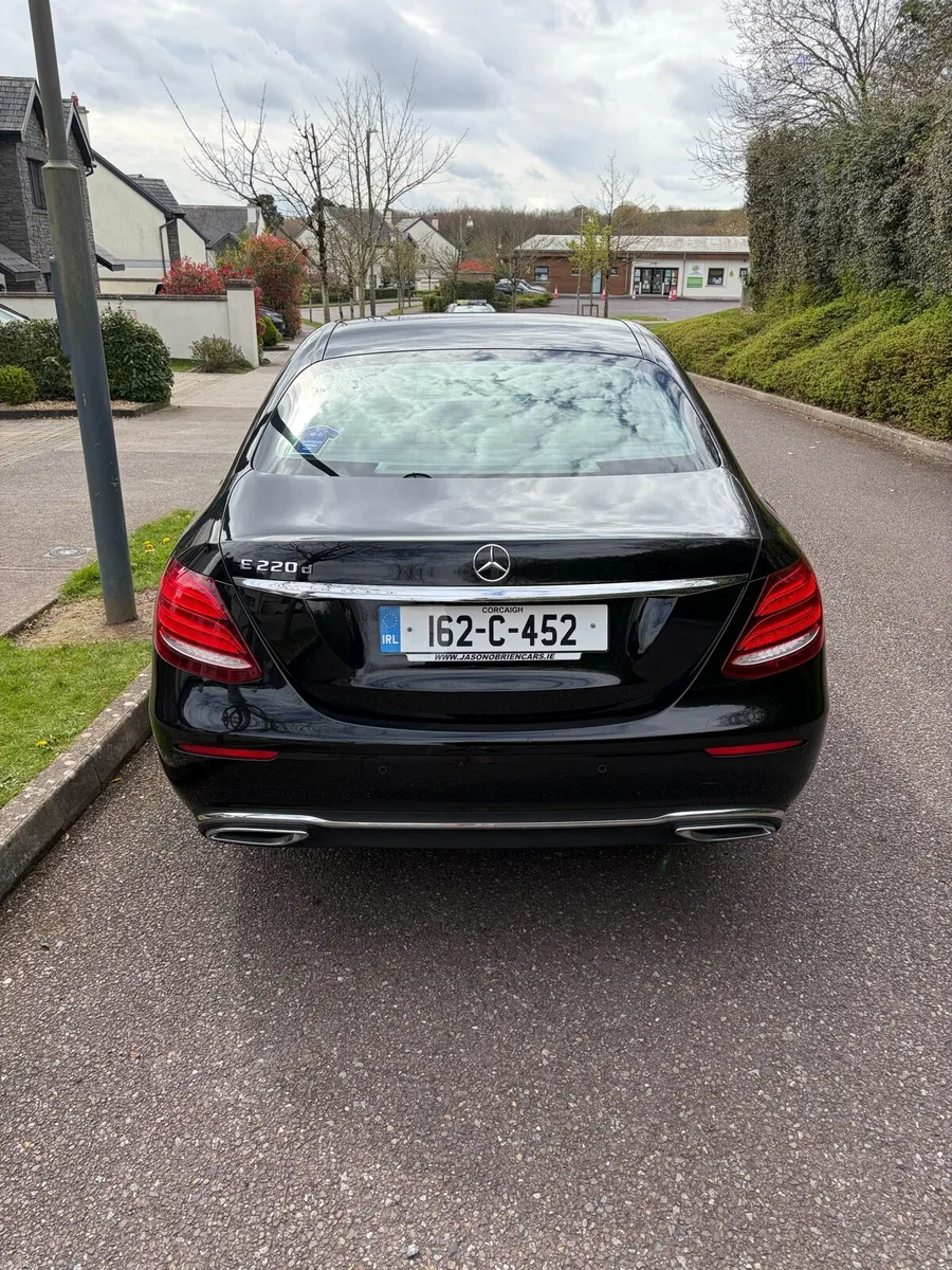 Mercedes-Benz E220d - Avantgarde - Immaculate - Image 4