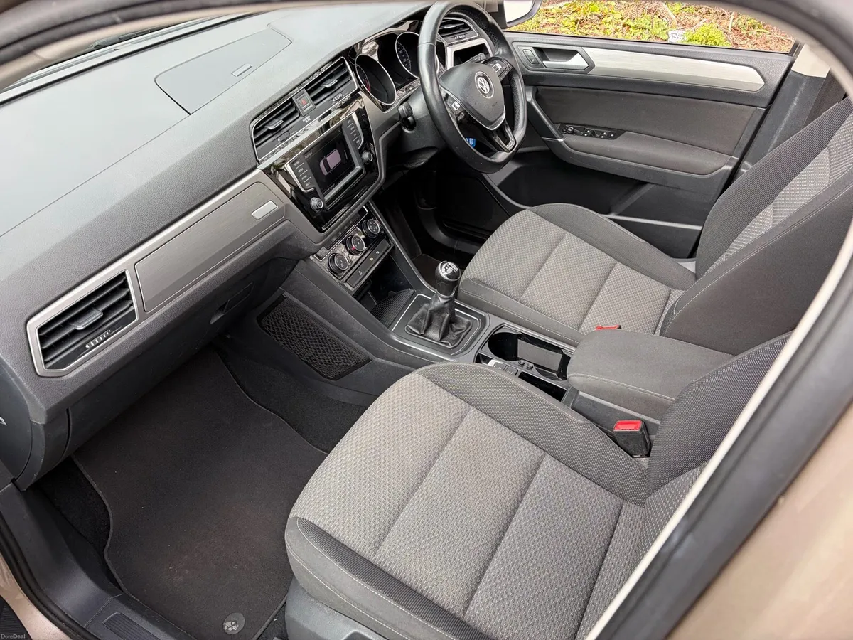 Volkswagen Touran 1.6tdi NCT03/2027 - Image 4