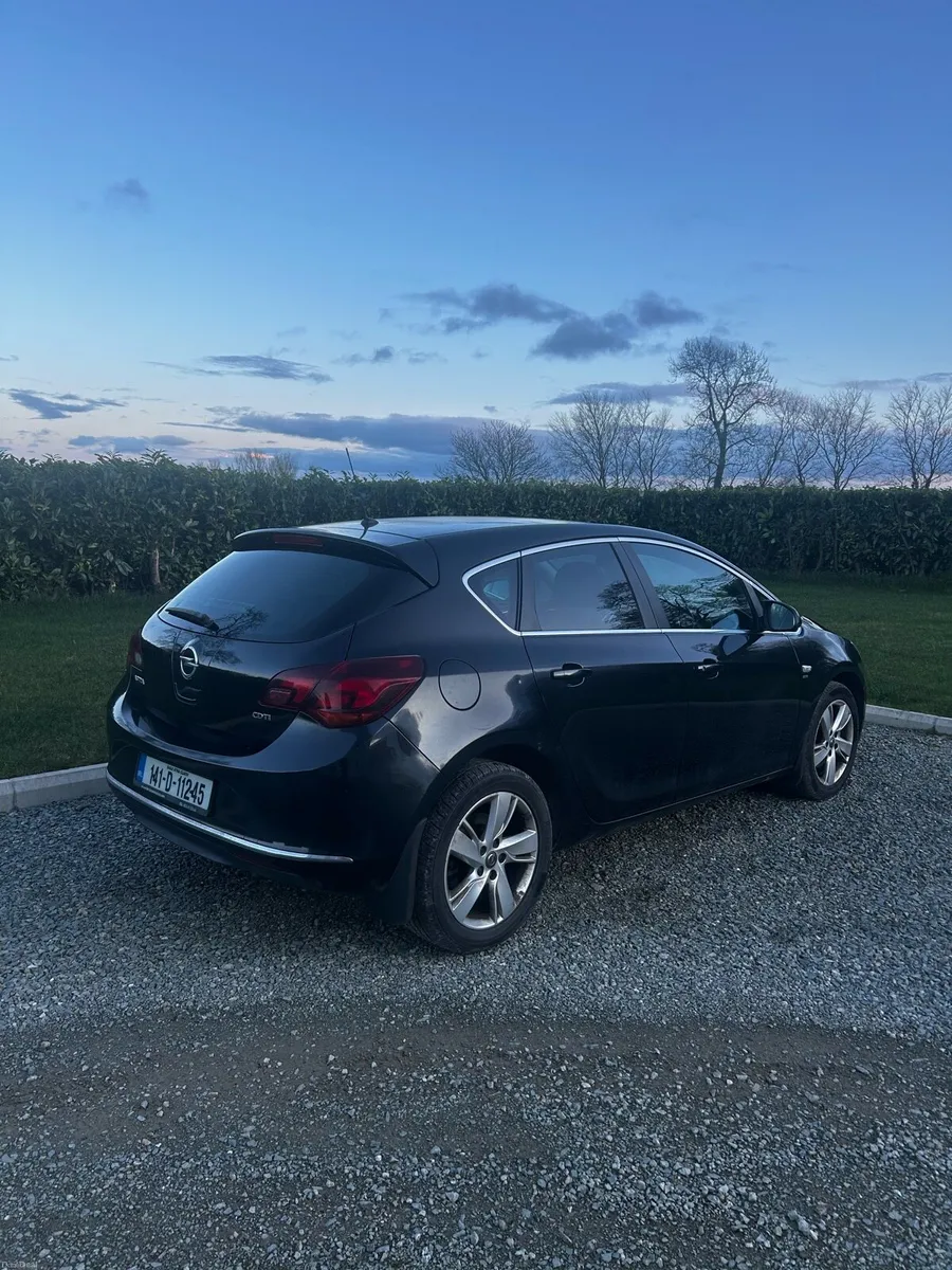 2014 Opel Astra Black CDTI - Image 3